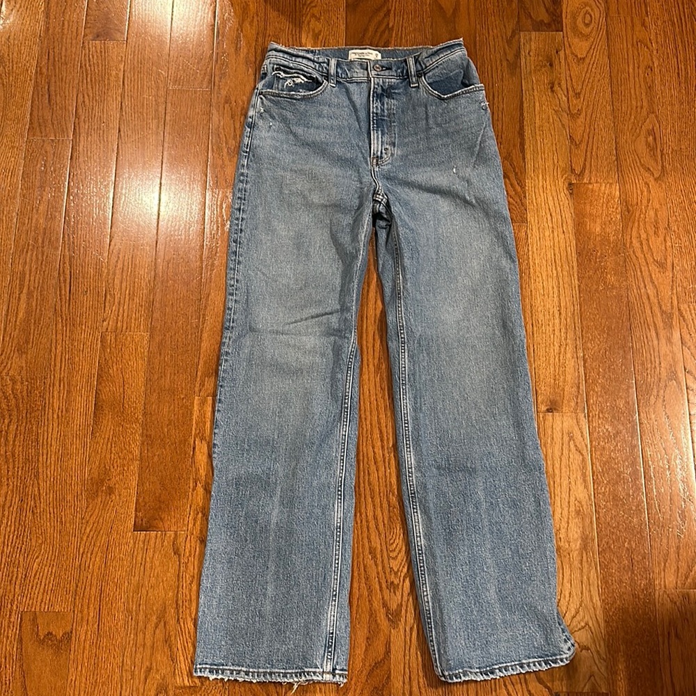 EUC - Abercrombie 90’s relaxed high rise jeans - 8L